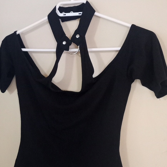 Black O-ring Halter Top - Picture 3 of 5